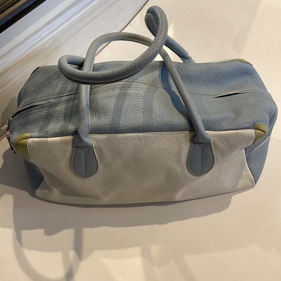 Adrienne Vittadini Handbag perfect for Summer, Vegan Leather - Picture 2 of 7